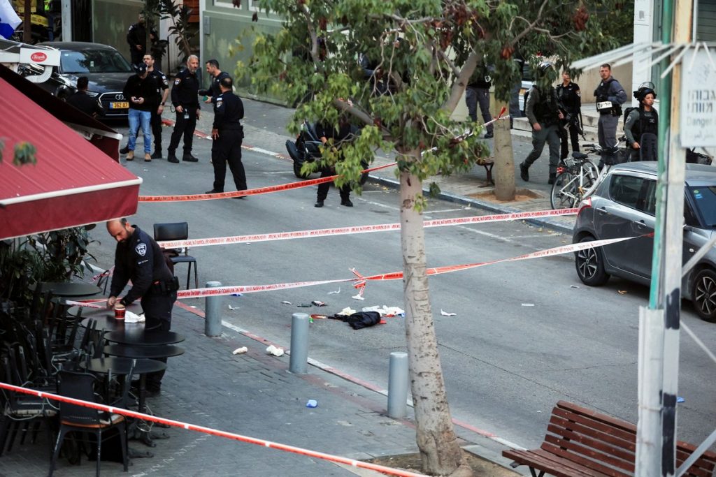 Ισραήλ: Η στιγμή της τρομοκρατικής επίθεσης στο Τελ Αβίβ – Το προφίλ του δράστη