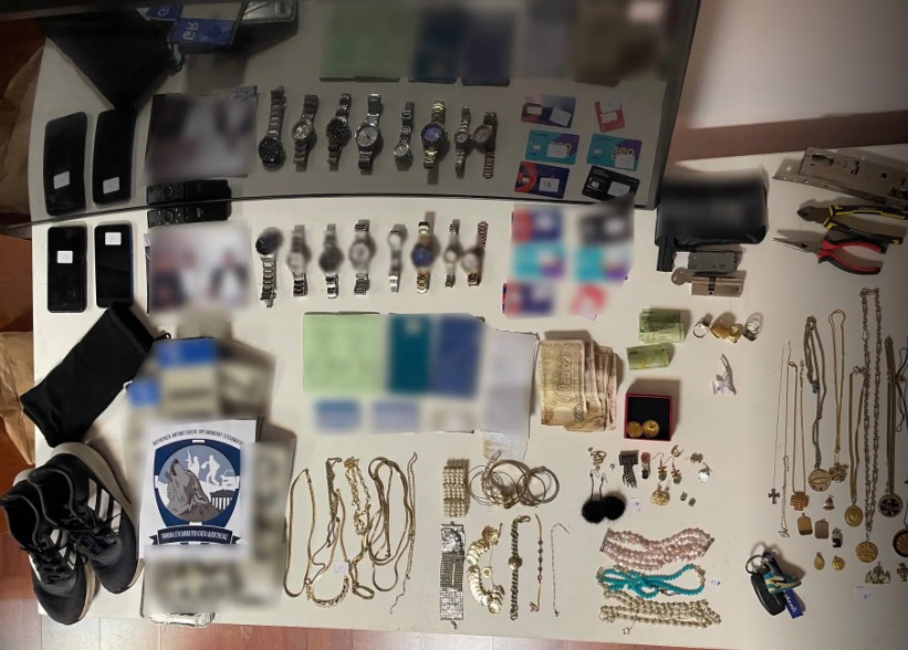 ΕΛΑΣ: Εξαρθρώθηκε συμμορία που διέπραττε διαρρήξεις σε σπίτια στην Αττική – Νάρκωναν τα κατοικίδια