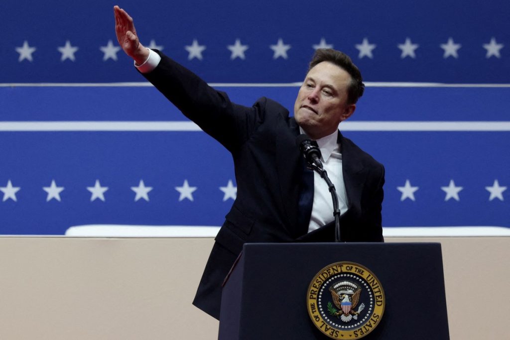 Μασκ: Ο αμφιλεγόμενος «ναζιστικός» χαιρετισμός του που προκάλεσε θύελλα αντιδράσεων