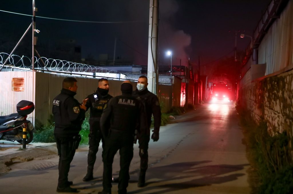 Φωτιά στου Ρέντη: Καίγεται εργοστάσιο ξυλείας – Έκλεισαν δρόμοι