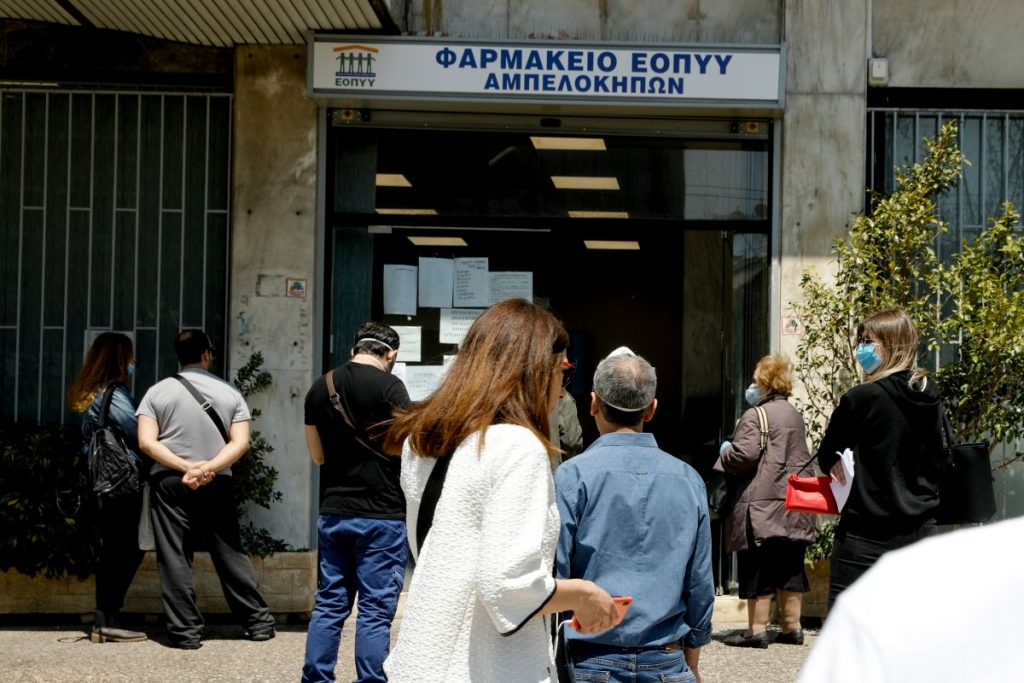 Κλειστό φαρμακείο ΕΟΠΥΥ: Η παρέμβαση Γεωργιάδη και οι καφέδες στους πολίτες που περίμεναν