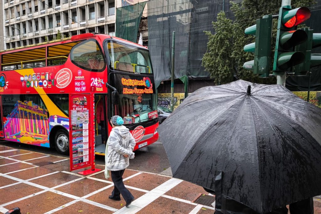 Καιρός: Βροχές στην Αττική σήμερα – Πότε ανεβαίνει η θερμοκρασία