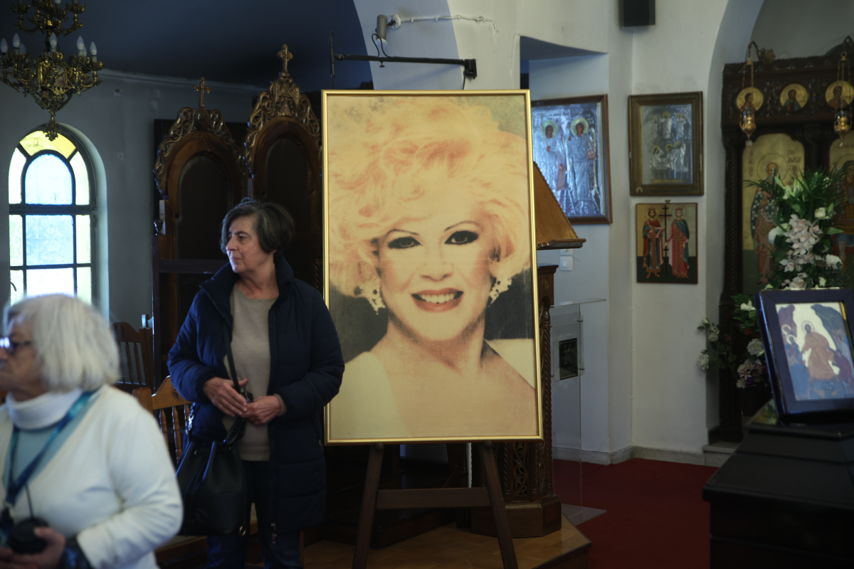 Με τα τραγούδια της αποχαιρέτησαν την Καίτη Γκρέυ [Εικόνες]