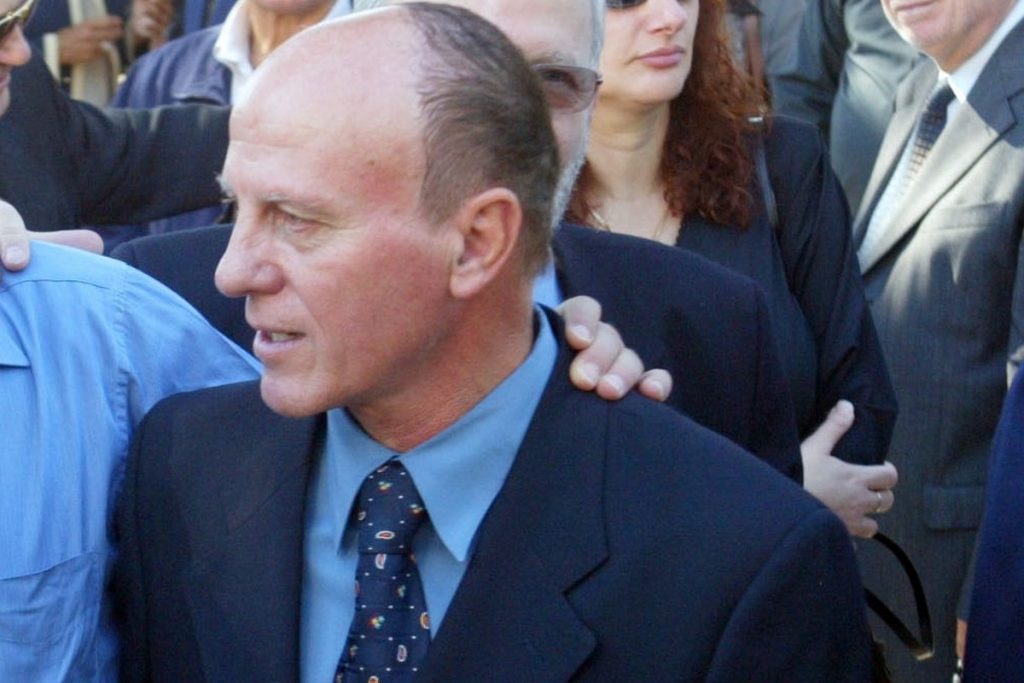 Μίμης Δομάζος: «Παραμένει διασωληνωμένος, κρίσιμη η κατάσταση» – Τι αναφέρει το νέο ιατρικό ανακοινωθέν