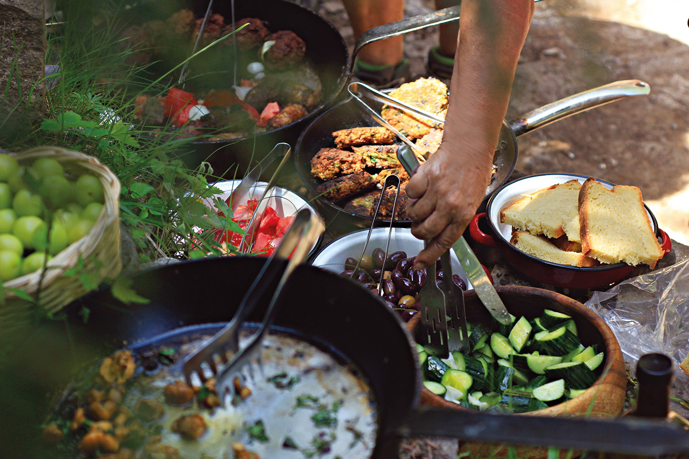 Στο «χειροποίητο» χωριό του Χρήστου Αθανασιάδη οι συνταγές μάς ταξιδεύουν πίσω στον χρόνο