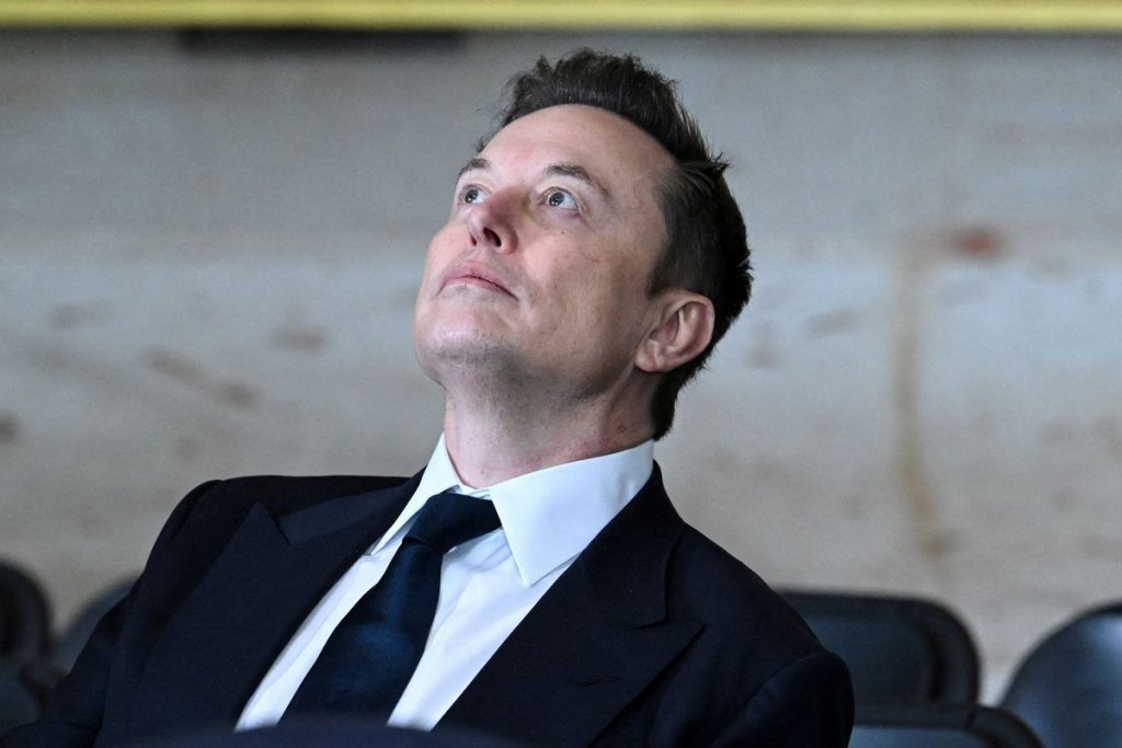 Πυρά Μασκ κατά Wikipedia για τον «ναζιστικό χαιρετισμό»