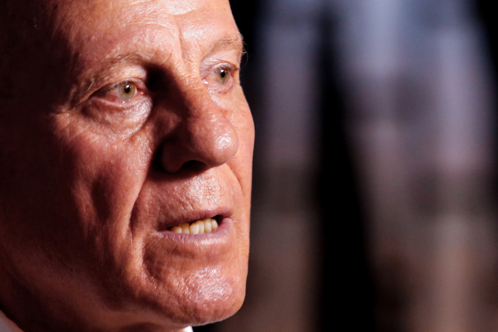 Μίμης Δομάζος: Η «πολιορκία» της δεύτερης συζύγου που «δεν μπαίνει σε καλούπι»