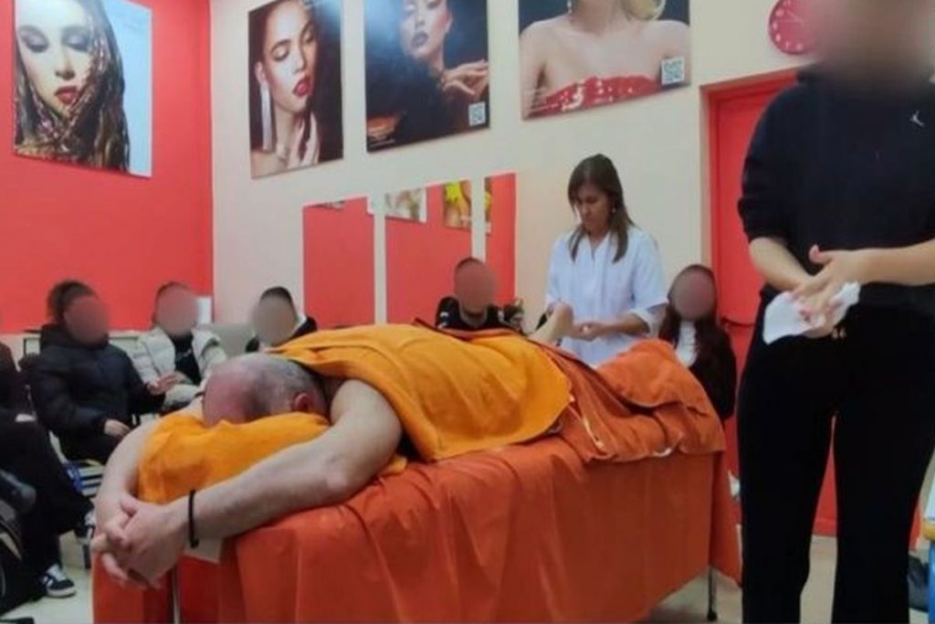 Καθηγητής έβαλε μαθητές ΕΠΑΛ να του κάνουν μασάζ – Διατάχθηκε ΕΔΕ