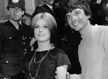 Οταν η Catherine Deneuve παντρεύτηκε με μαύρο νυφικό τον David Bailey