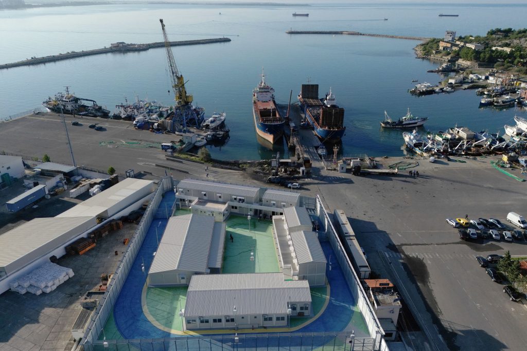 Η Ιταλία στέλνει ξανά μετανάστες στις κλειστές δομές της Αλβανίας