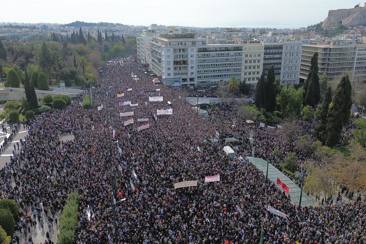 Κοιτώντας τα Τέμπη κατάματα και η κριτική των γαλάζιων στην κυβέρνηση