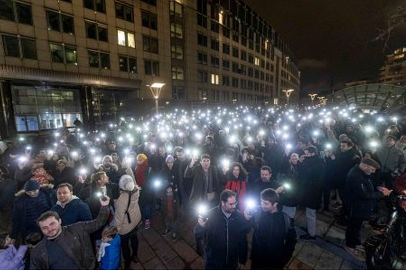 Τέμπη: Στις 12:00 η συγκέντρωση σε Σύνταγμα και ακόμη 110 πόλεις – Φωτοστιγμιότυπα από τις Βρυξέλλες