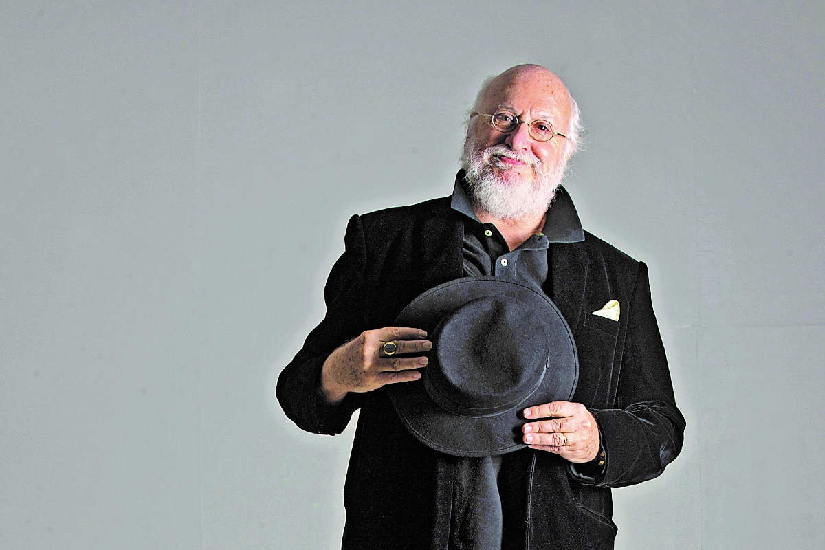 «Και δέκα παπαγάλοι…»