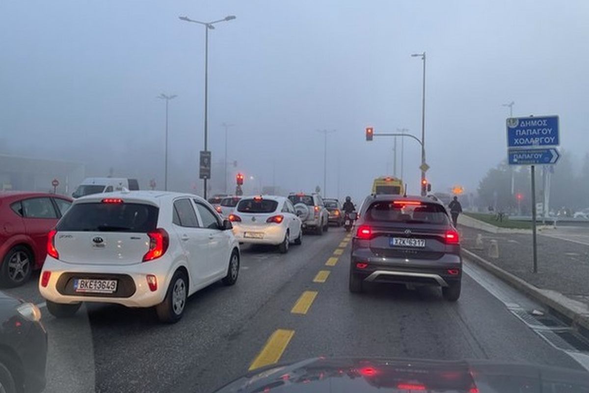 Η Αθήνα ξύπνησε μέσα στην ομίχλη