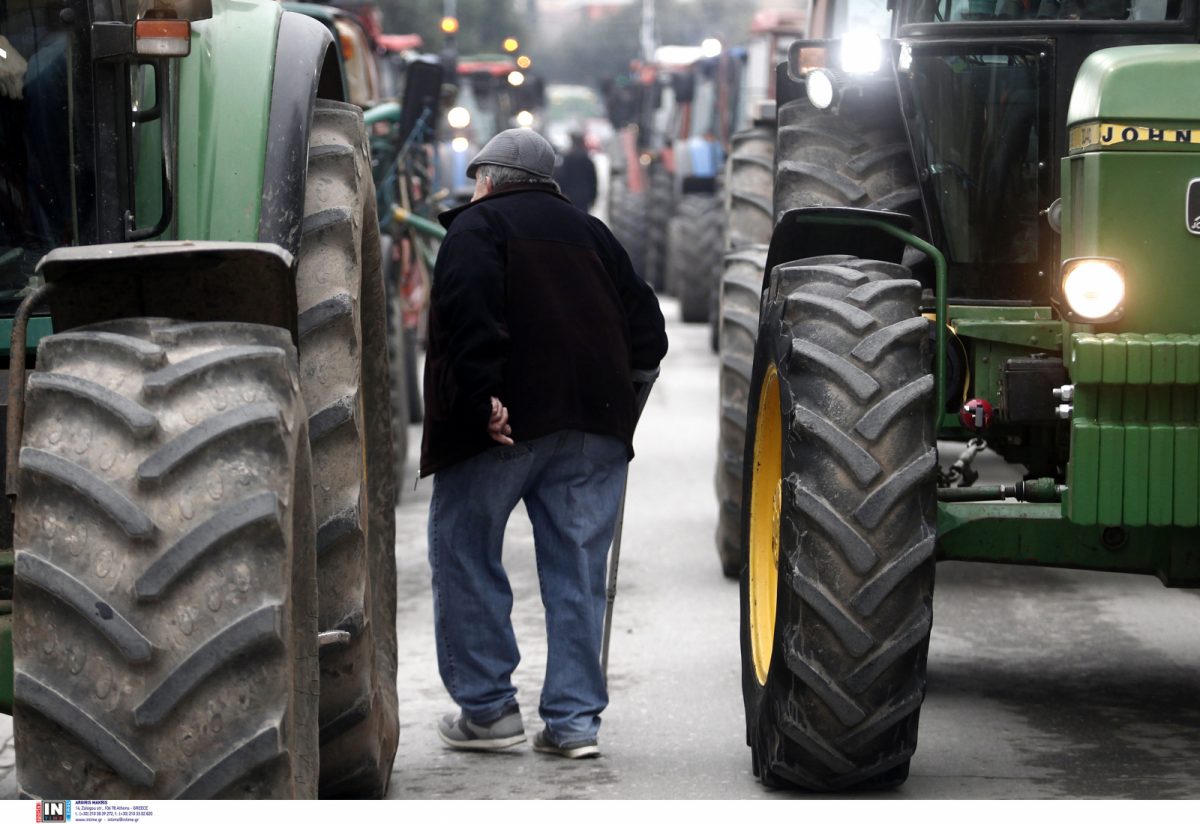 Λάρισα: Συλλαλητήριο με δεκάδες αγρότες προερχόμενους από το μπλόκο της Γυρτώνης