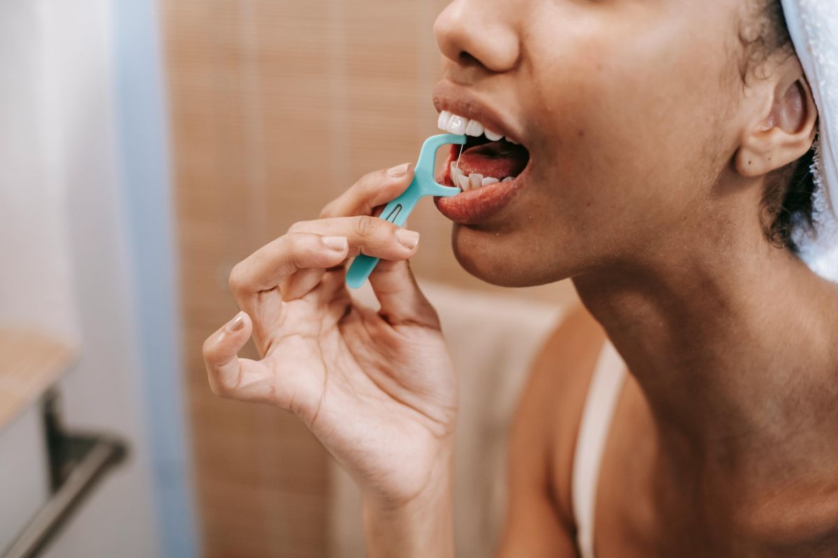 Tο οδοντικό νήμα μπορεί να μειώσει τον κίνδυνο εγκεφαλικού