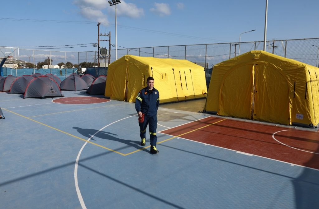 Σεισμοί στην Σαντορίνη: Μήνυμα του 112 στους κατοίκους – «Κίνδυνος κατολισθήσεων»