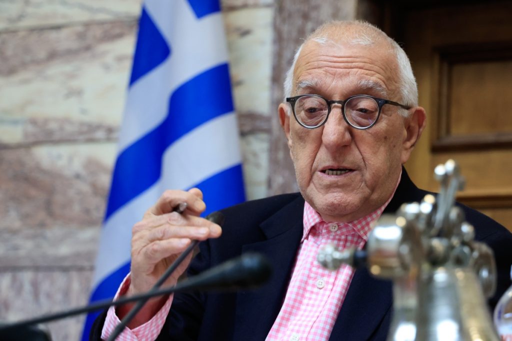 Καισαριανή: Τοποθέτηση Κακλαμάνη για τις φωτογραφίες από την εκτέλεση – Τι απάντησε σε Τσίπρα