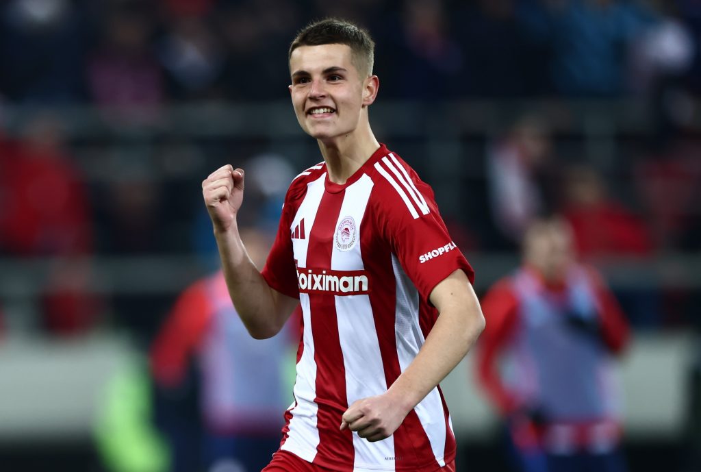 Μουζακίτης: Το τρομερό γκολ του 18χρονου που έδωσε την πρόκριση στον Ολυμπιακό