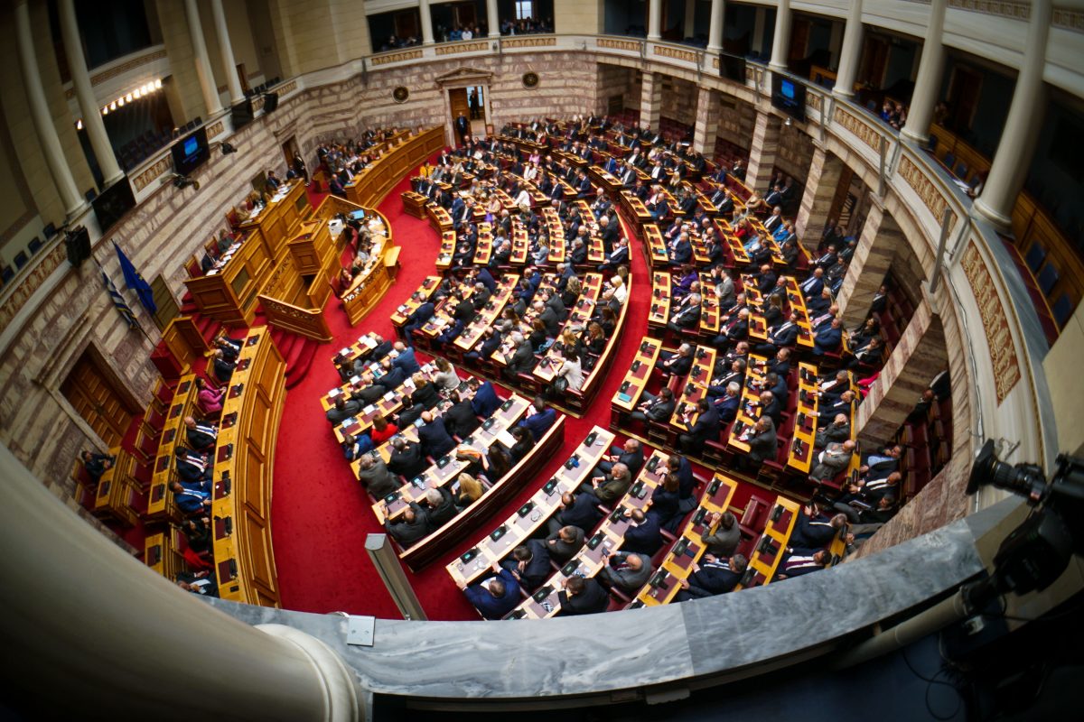 Τι είναι και τι κάνει ένα κόμμα; Τι είναι και τι κάνει ένα κόμμα;