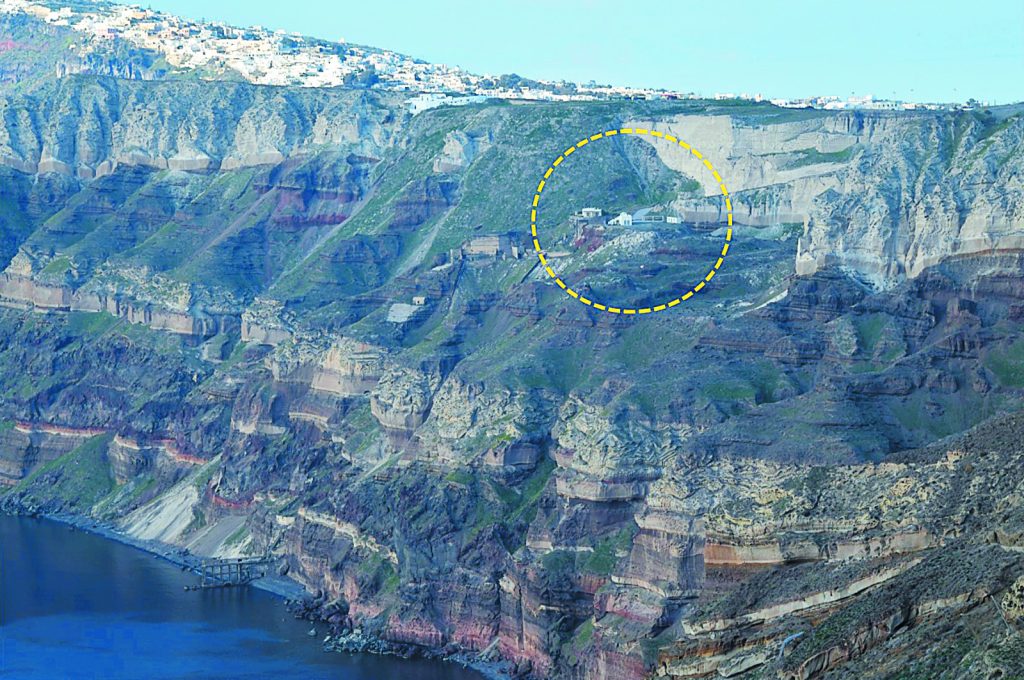 Σεισμοί στη Σαντορίνη: Απειλή τα υπόγεια τούνελ – Οι πέντε κίνδυνοι για τα κτίρια