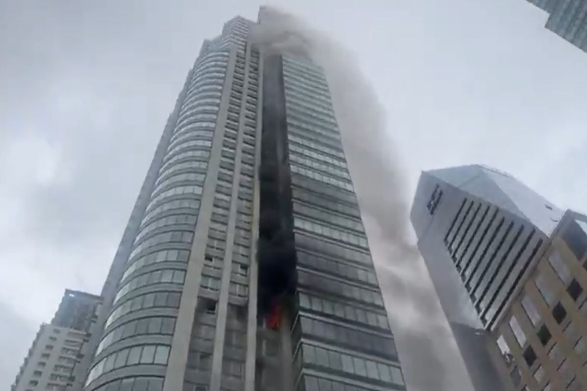Μπουένος Άιρες: Πυρκαγιά σε ουρανοξύστη 50 ορόφων (βίντεο)