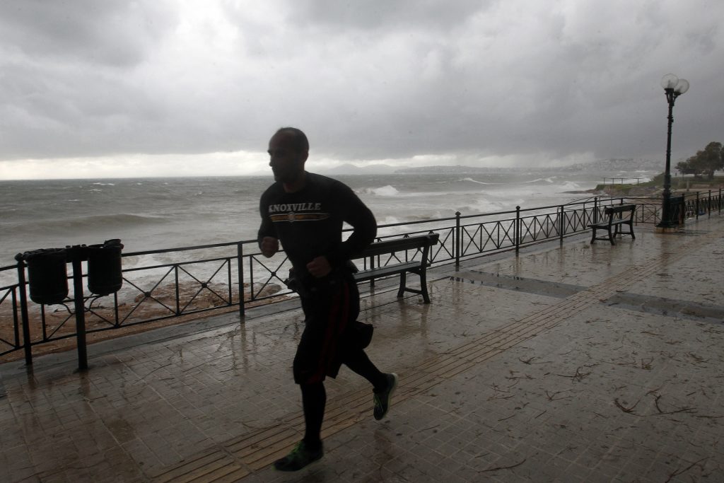 Καιρός: Βαρυχειμωνιά διαρκείας προ των πυλών – Βροχές και νοτιάδες σήμερα