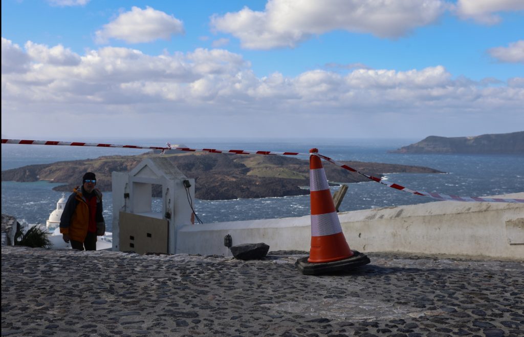 Σαντορίνη: «Σημαντική αλλαγή στο μοτίβο των σεισμών» – Πώς εξηγούν οι ειδικοί το βουητό τις νύχτες