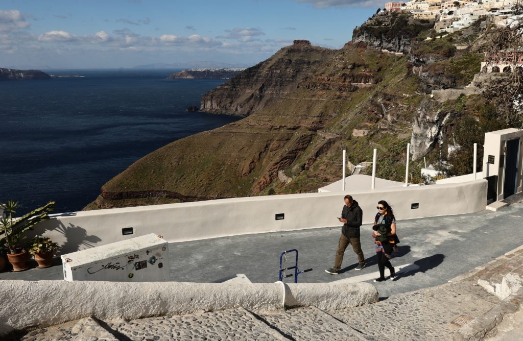 Σεισμοί: Παραμόρφωση εδάφους στην Σαντορίνη – Εγρήγορση για πιθανή ηφαιστειακή δραστηριότητα