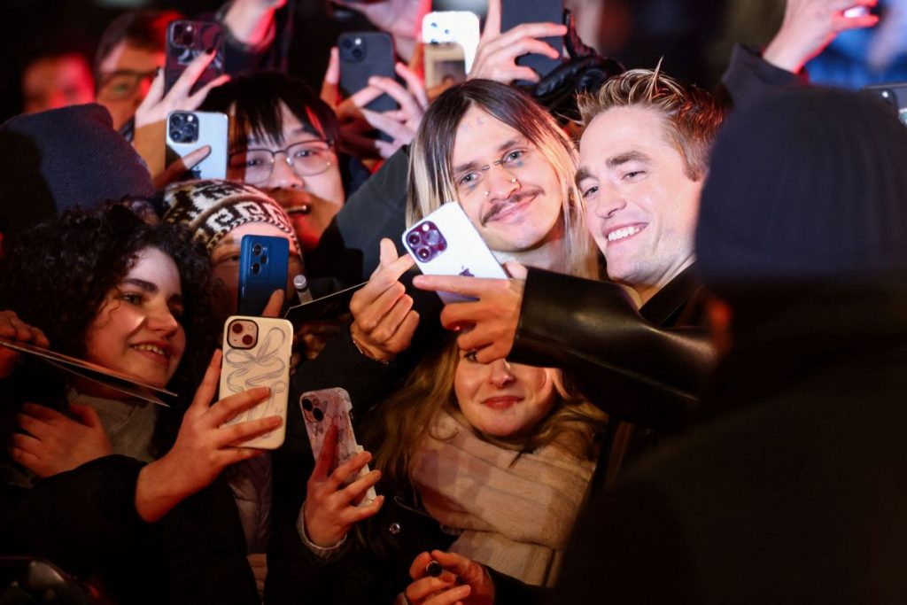 Μαριόν Κοτιγιάρ και Ρόμπερτ Πάτινσον λάμπουν στην Μπερλινάλε