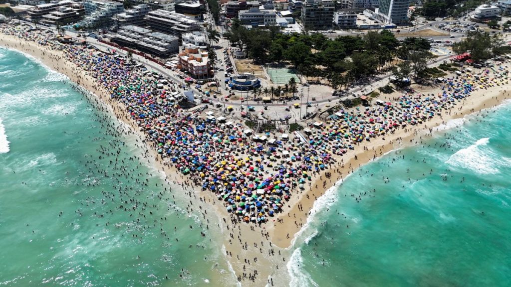 Η Βραζιλία «βράζει» στους 40℃ λίγο πριν το καρναβάλι