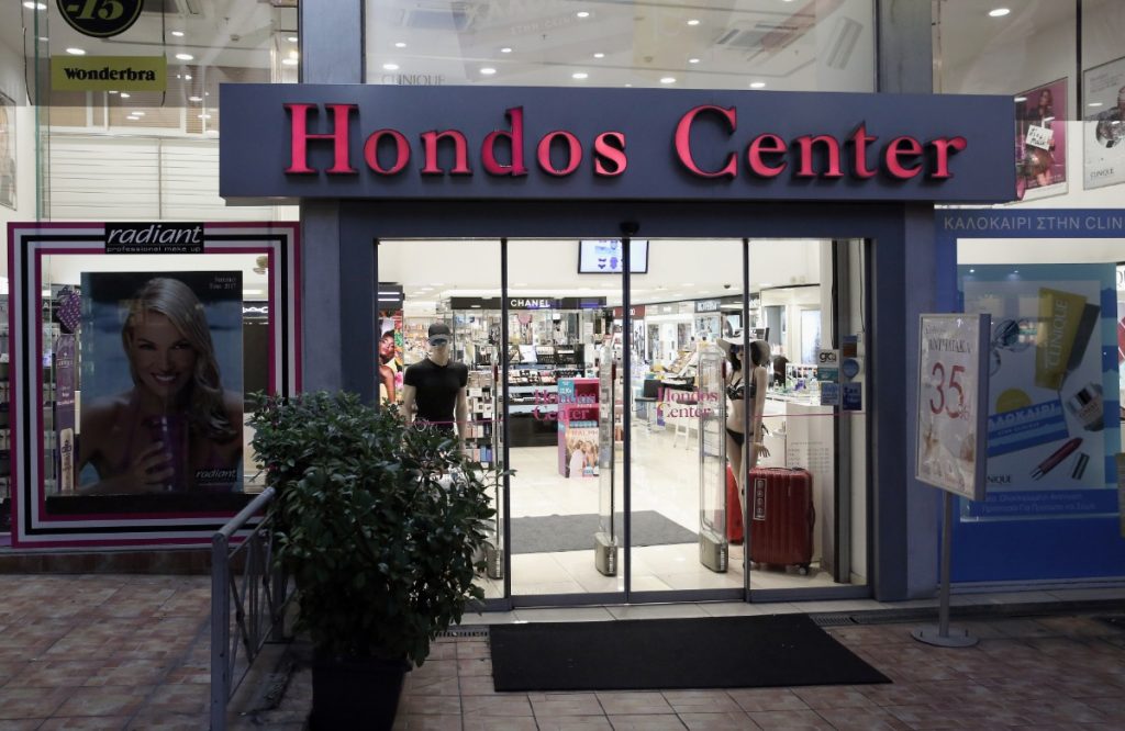 Hondos Center: Οι άγριες οικογενειακές κόντρες και το δυναμικό comeback – Επέκταση στη Νέα Ιωνία