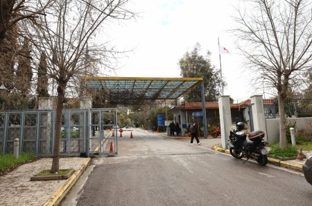 Ίλιον: Συνελήφθη 30χρονος που γρονθοκόπησε οδηγό μπροστά στο παιδί της – Οδηγήθηκε στο Δαφνί