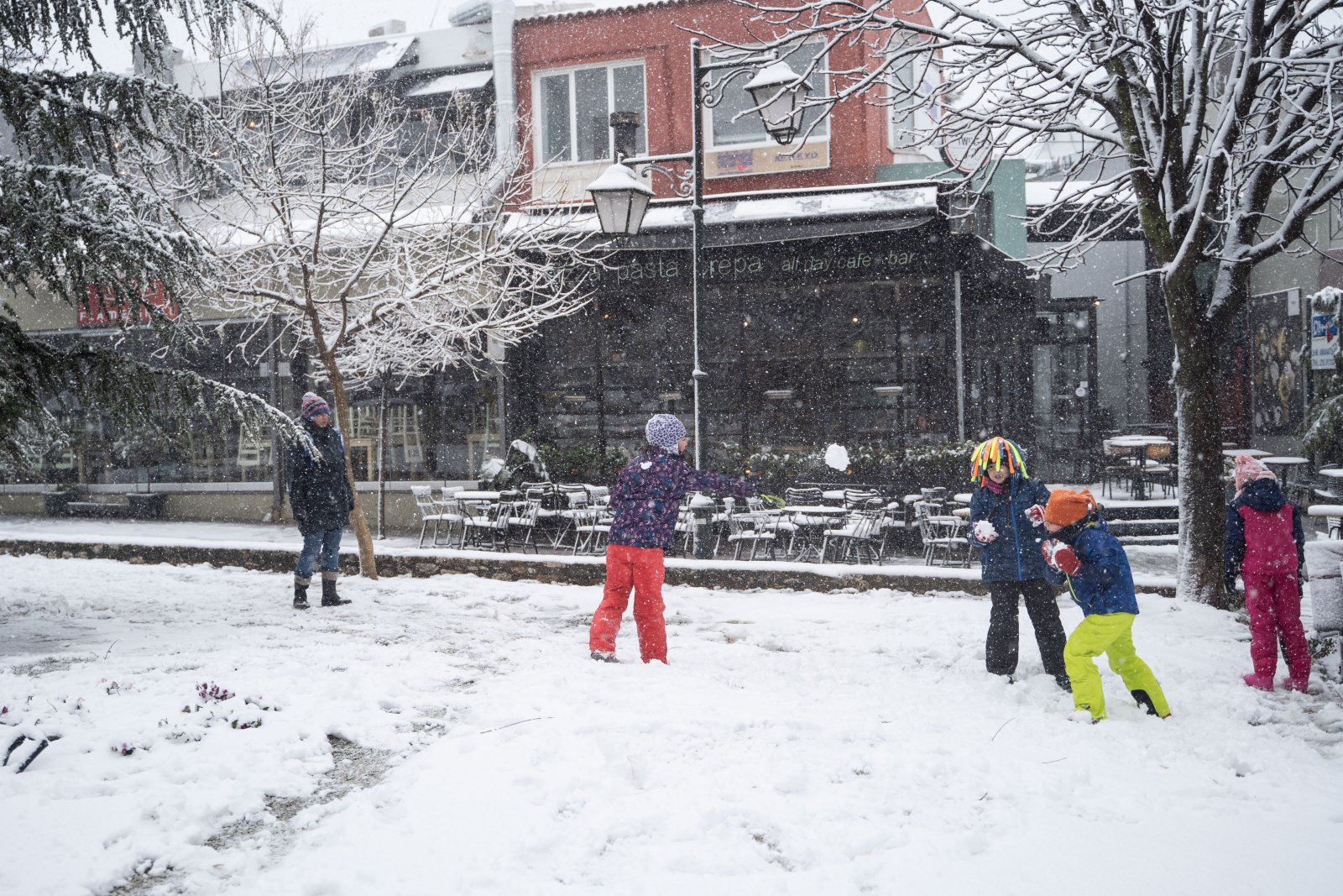 Κακοκαιρία Coral:  Βυθίζεται η θερμοκρασία – Πού θα χιονίσει στην Αττική, πού έχει κλειστά σχολεία