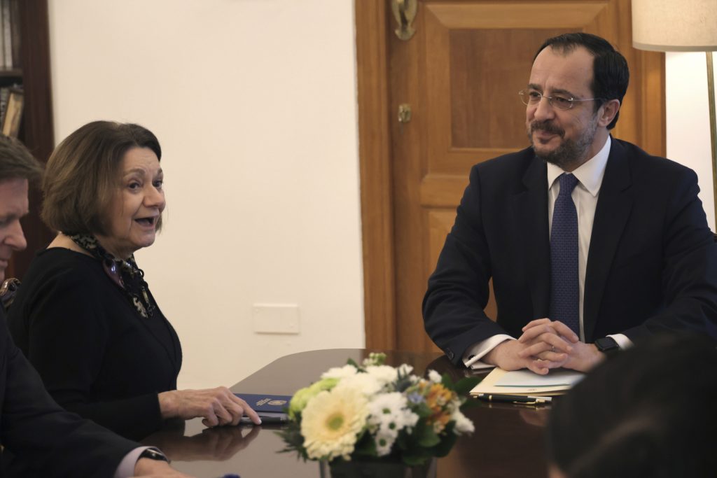 Εν μέσω σοβαρών τουρκικών απειλών αρχίζουν οι συνομιλίες για το Κυπριακό