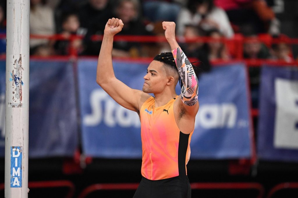 Εμμανουήλ Καραλής: Νέο Πανελλήνιο ρεκόρ από τον Μανόλο, πέταξε στα 6,01μ.