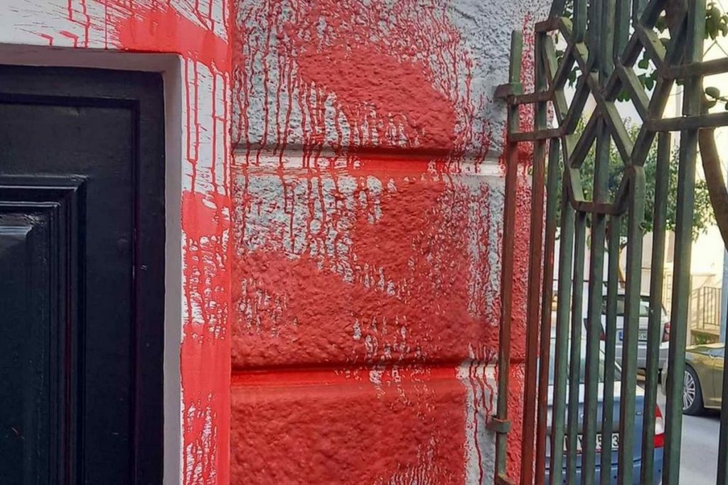 Χανιά: Μπογιές στο γραφείο της βουλευτή της ΝΔ, Σέβης Βολουδάκη [εικόνες]