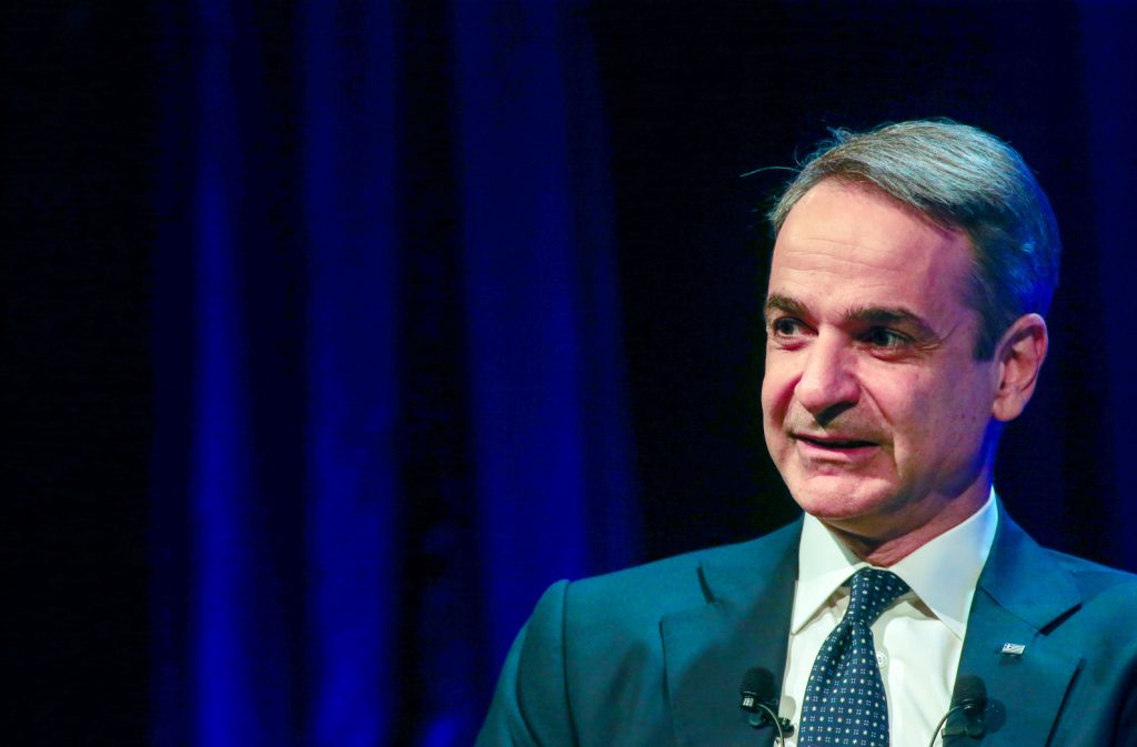 Με το βλέμμα στις δημοσκοπήσεις, ο Μητσοτάκης προσπαθεί να κερδίσει ξανά τη μεσαία τάξη