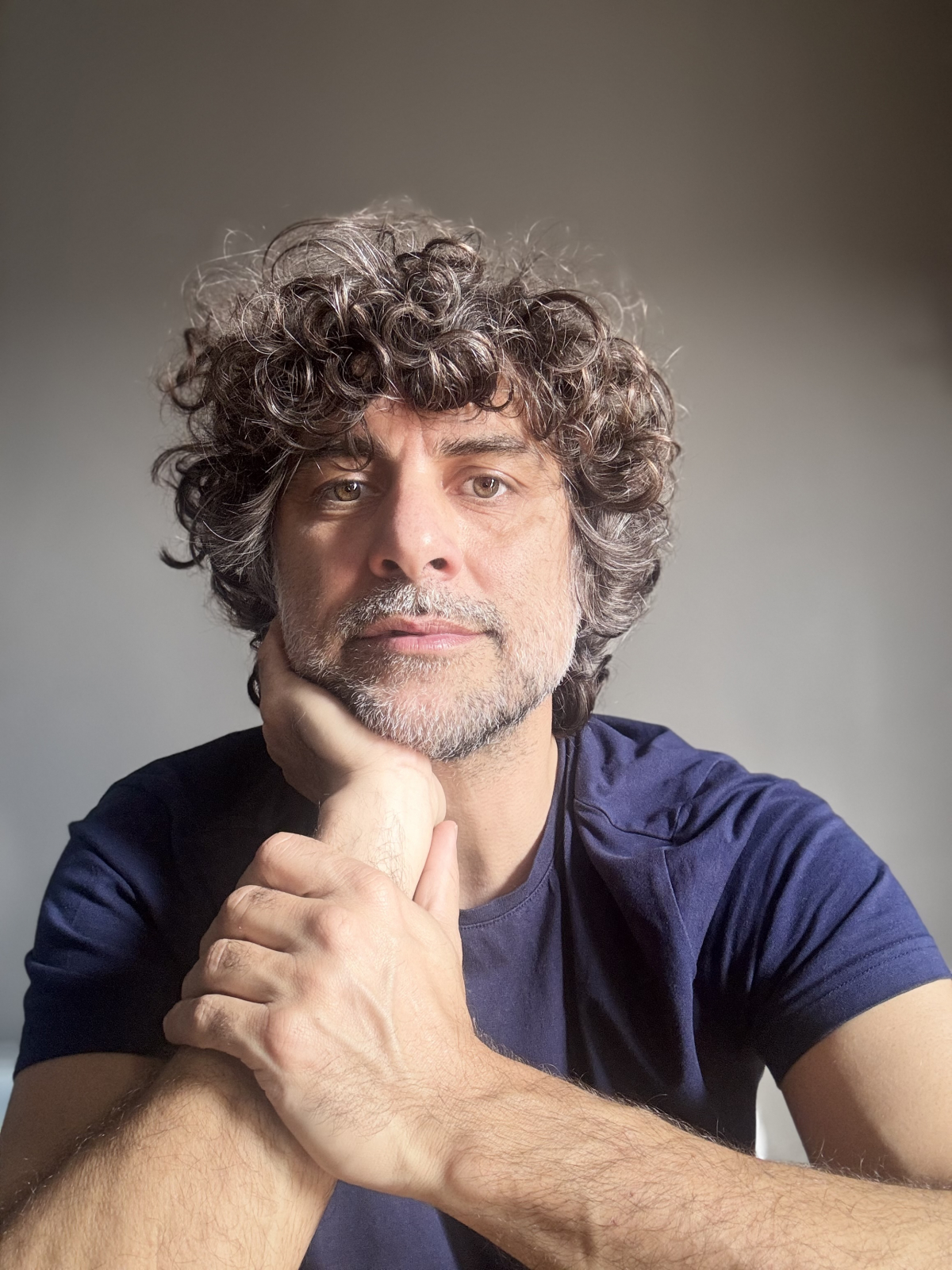 Κώστας Γάκης: Στο πρόσωπο της Ραραούς καθρεφτίζεται αυτός ο κόσμος ο μικρός, ο μέγας που λέγεται Ελλάδα