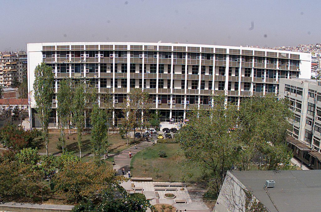 ΑΠΘ: Αμίαντος στη Φιλοσοφική – Έκλεισε η σχολή