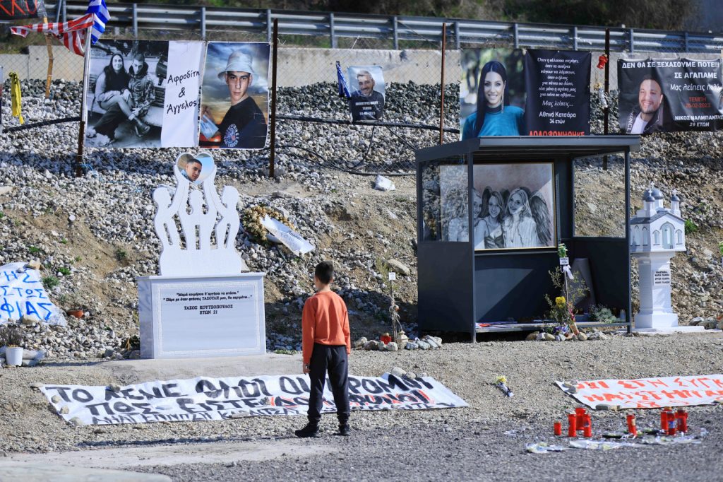 Τέμπη: Τρισάγιο στον τόπο της τραγωδίας από τους Γόννους