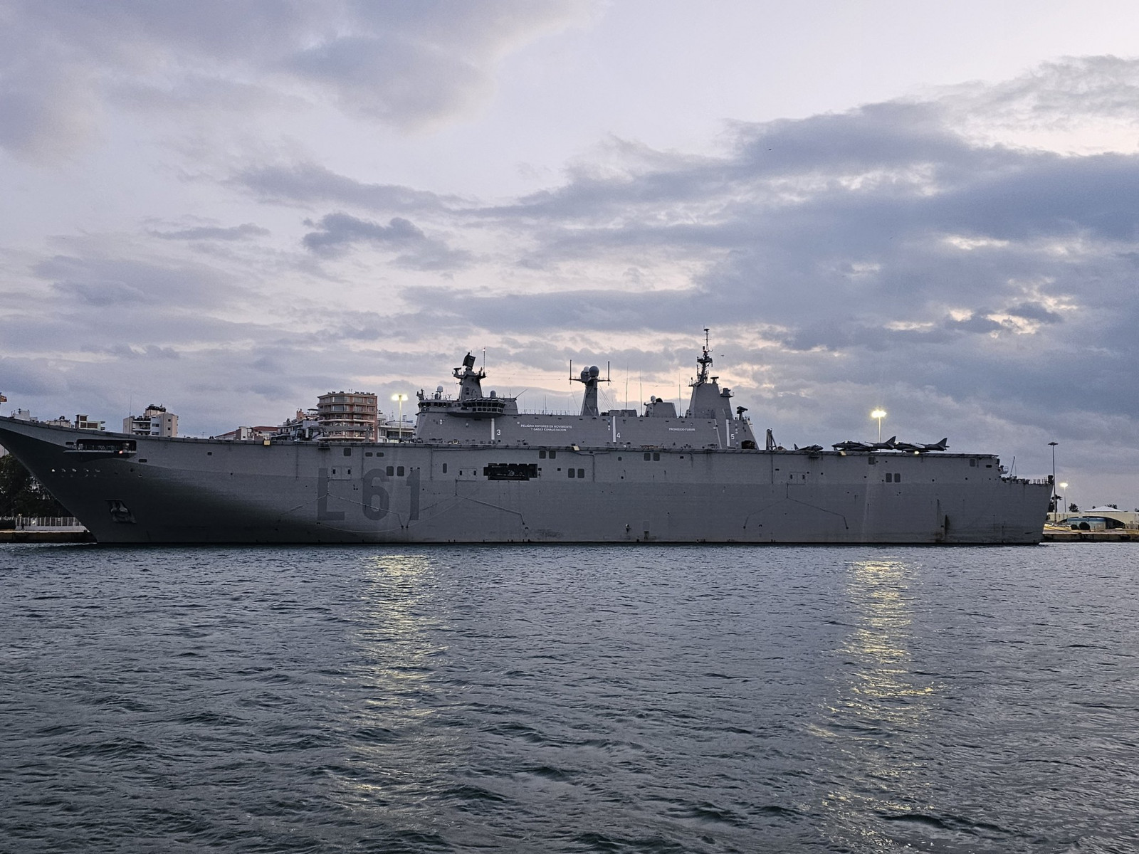 «Juan Carlos I»: Ένας «βασιλιάς» στο λιμάνι του Πειραιά