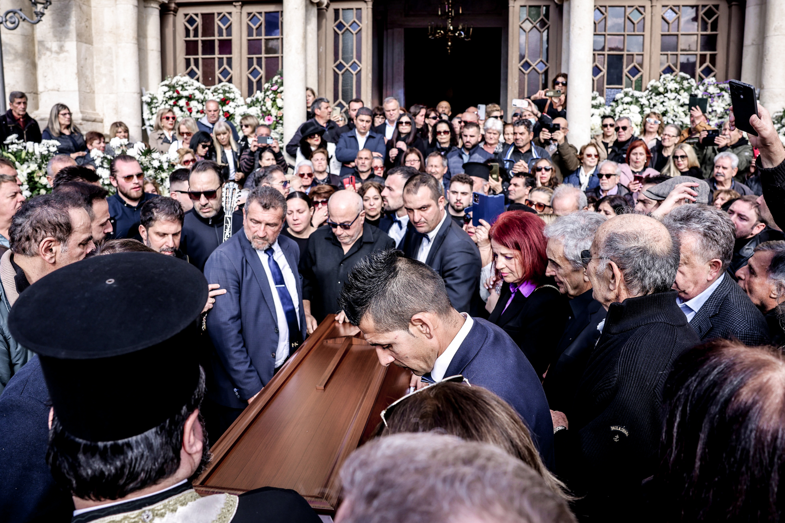 Μανώλης Λιδάκης: Πλήθος κόσμου στο τελευταίο «αντίο»