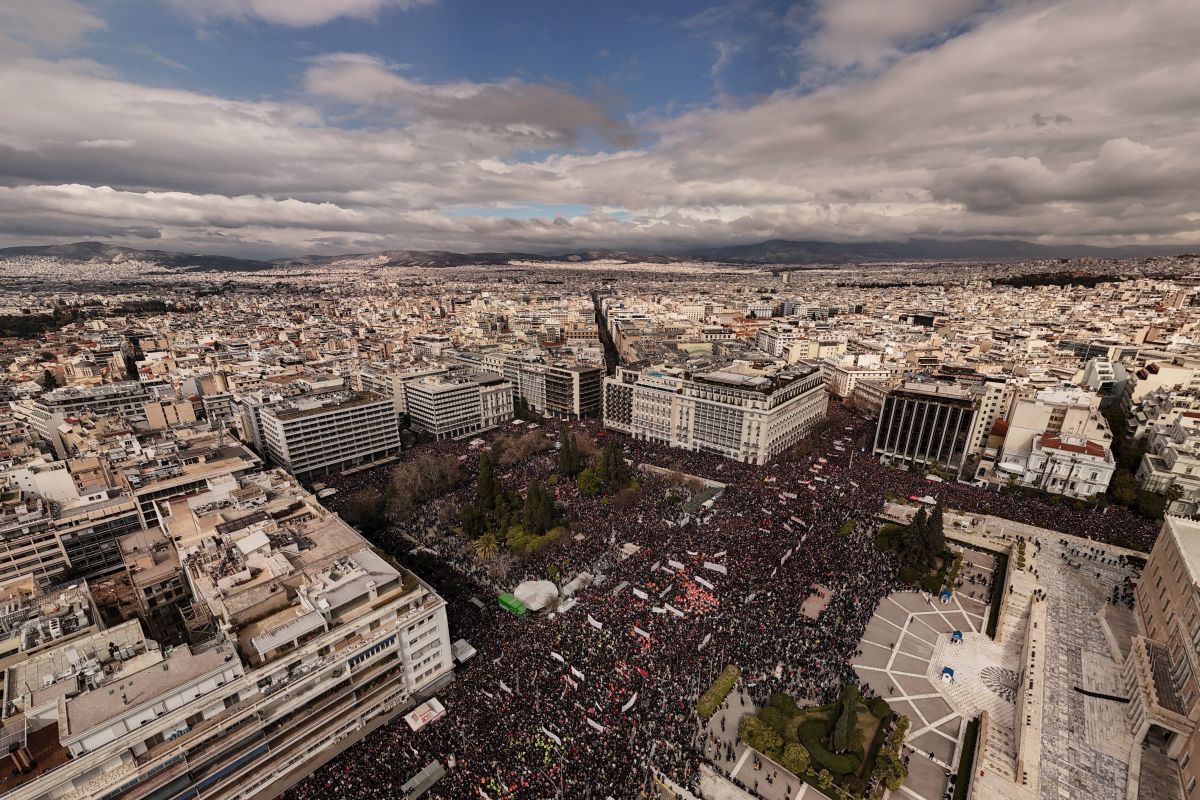 Γερμανικός Τύπος – Τέμπη: Το ιστορικό συλλαλητήριο και η κυβέρνηση Μητσοτάκη