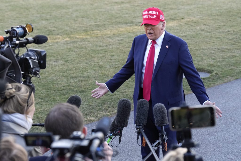 Τραμπ: Μην ασχολείστε με τον Πούτιν, αλλά με τους «μετανάστες βιαστές» – Μην καταντήσουμε Ευρώπη