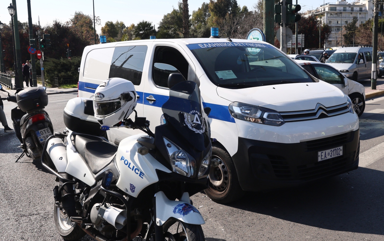 Καμίνια: Βίντεο από τη στιγμή που ΙΧ χτυπά και εγκαταλείπει 16χρονη