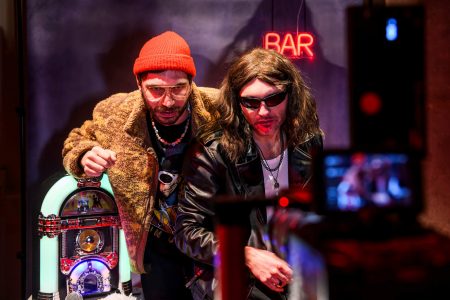 «Υπέρβαρο, ασήμαντο: Ασχημάτιστο»: Yπάρχει κάτι ανθρώπινο σε έναν βίαιο κόσμο;