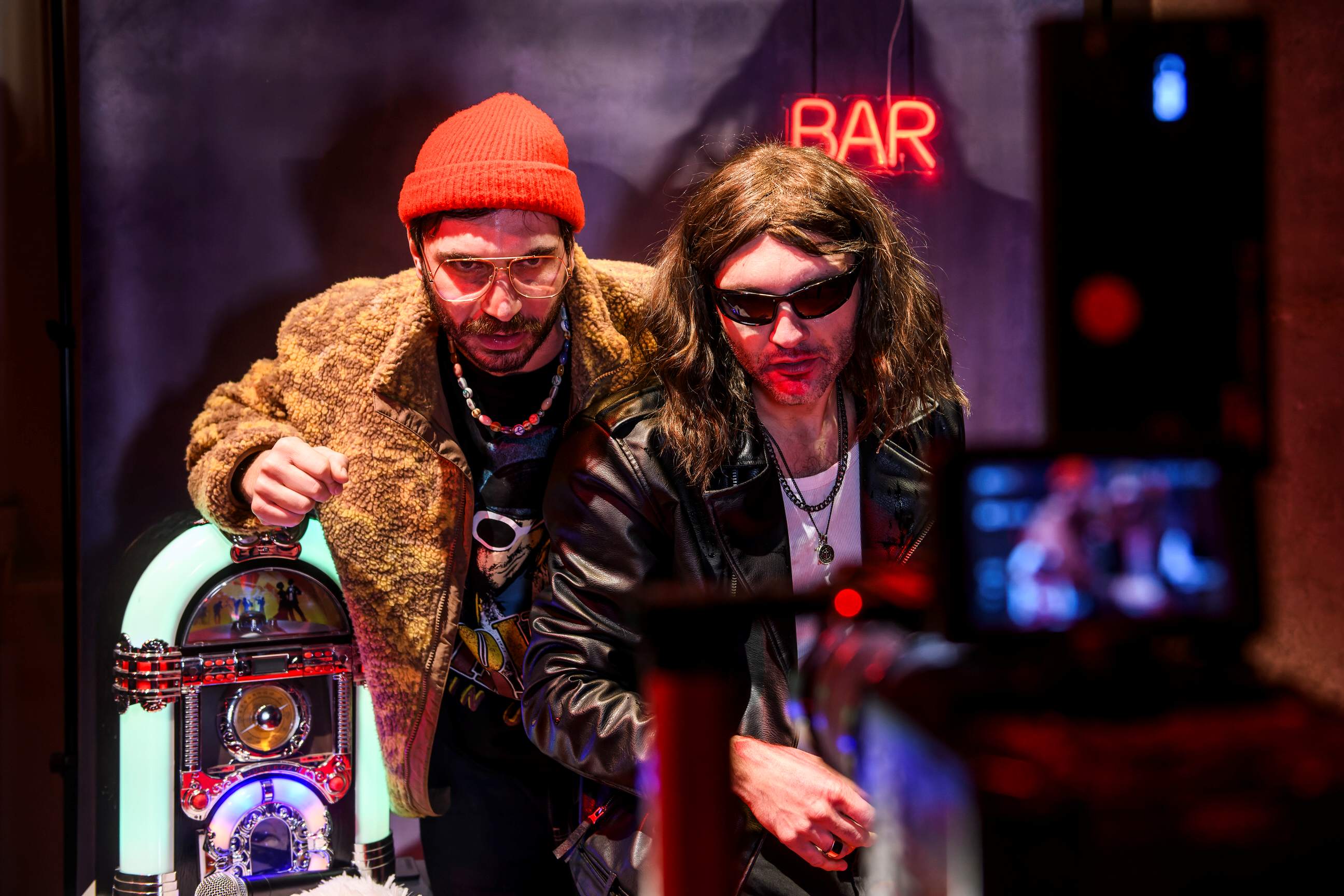 «Υπέρβαρο, ασήμαντο: Ασχημάτιστο»: Yπάρχει κάτι ανθρώπινο σε έναν βίαιο κόσμο;