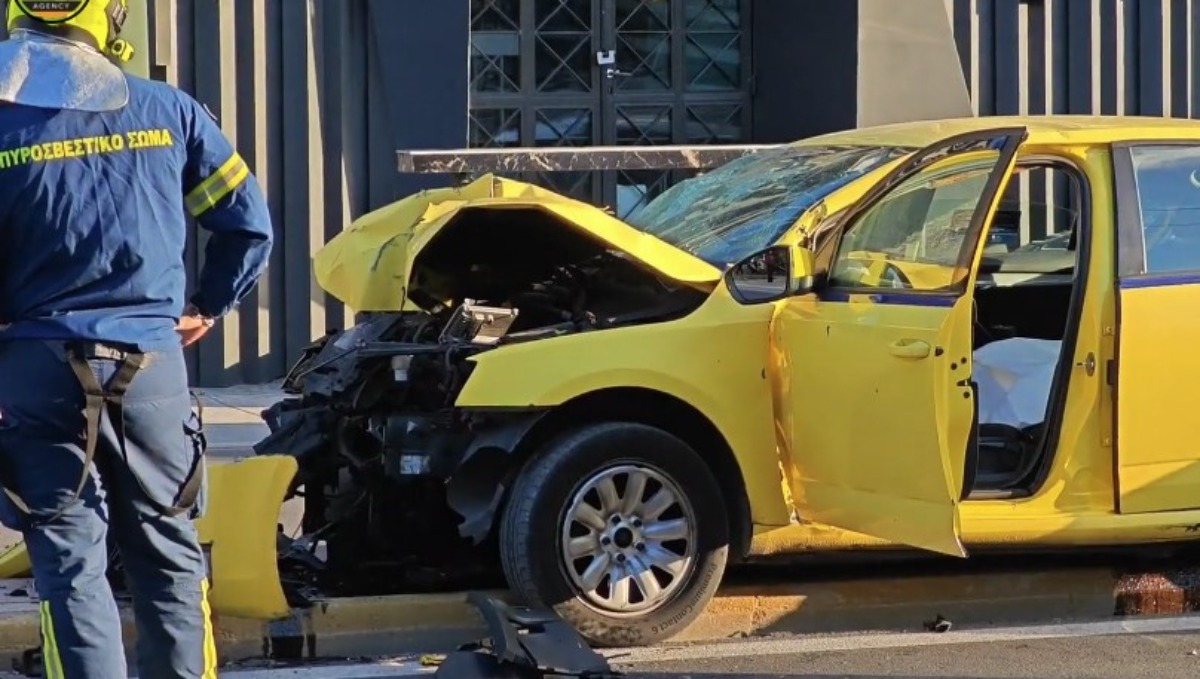 Πειραιώς: Νεκρός σε τροχαίο οδηγός ταξί – Τραυματίστηκε επιβάτης [Βίντεο]