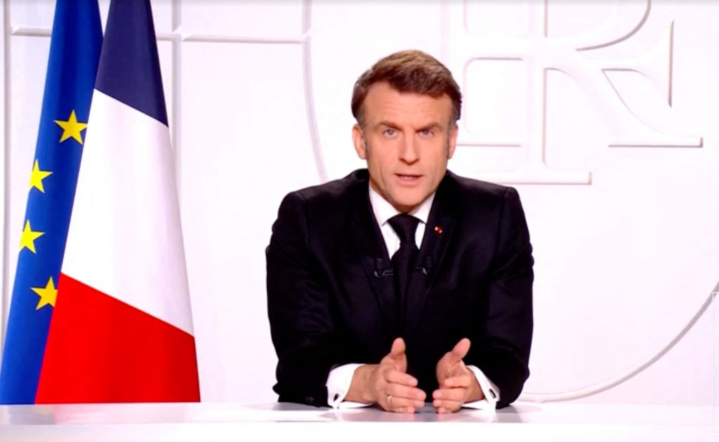 Ο Μακρόν προειδοποιεί τους Γάλλους και απλώνει την πυρηνική ομπρέλα στην Ευρώπη